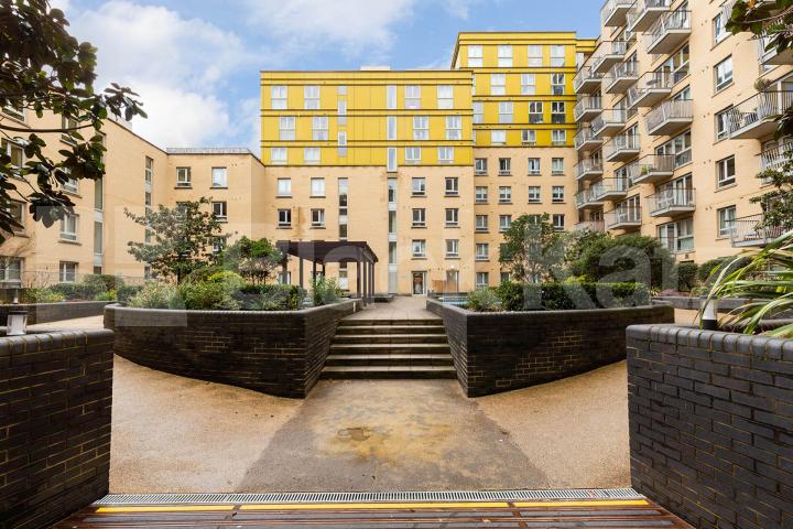 Exceptional spacious 2 bed 2 bath within a private luxury development  Buckler Court, Eden Grove, Holloway